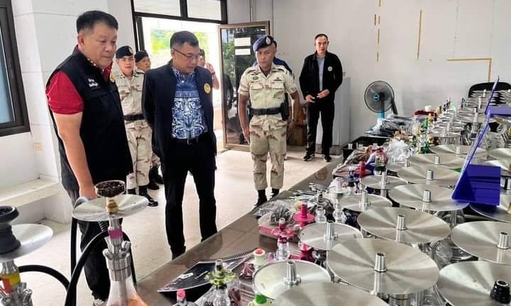 ชุดปกครองจังหวัดบุกจับร้านให้บริการสูบบารากู่ได้ของกลางเพียบ ชุดสูบเกือบร้อย ตัวยาเกือบ 7 กก.