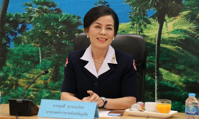 นายกเหล่ากาชาดภูเก็ตเชิญชวนซื้อสลากการกุศล ลุ้นรับโชคใหญ่รถยนต์โตโยต้าฟอร์จูนเนอร์ และอีกมากมาย