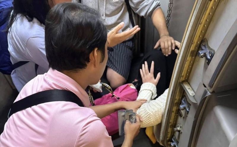 ชื่นชมพยาบาล รพ.วชิระภูเก็ต ทำความดี ช่วยผู้ป่วยหมดสติบนเครื่องบิน 