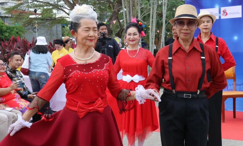 คอนเสิร์ต “วงปล่อยแก่จังหวัดภูเก็ต” สมทบทุนช่วยเหลือผู้สูงอายุ สร้างอาคารรังสีรักษา