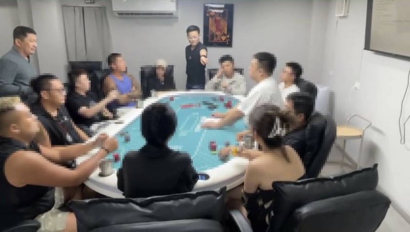 รวบ 13 ชาวจีนบินลัดฟ้าเล่นโป๊กเกอร์กลุ่มจีนเทาที่ภูเก็ต ของกลางชิปแลกเงินสดกว่าล้านบาท