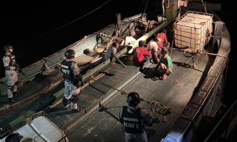 ทัพเรือภาคที่ 3 จับกุมเรือประมงต่างชาติรุกล้ำน่านน้ำไทย
