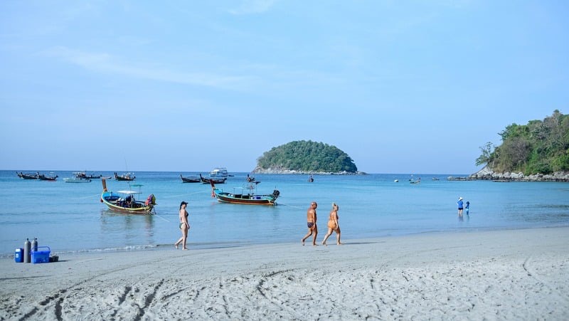 พบนักท่องเที่ยวชาวต่างชาติดับปริศนา ริมหาดกะตะ