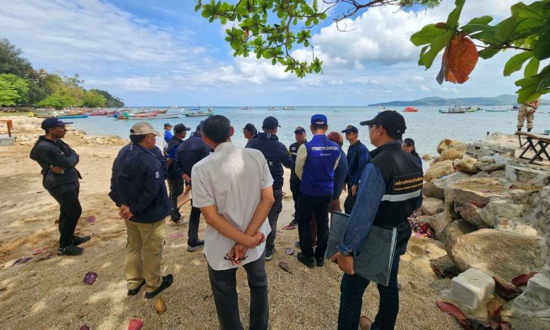 ป.ป.ช.ภูเก็ต ลงพื้นที่ติดตามสิ่งปลูกสร้างพื้นที่สาธารณะหาดบางเทา พบยังมีสิ่งปลูกสร้างเพิ่มขึ้น