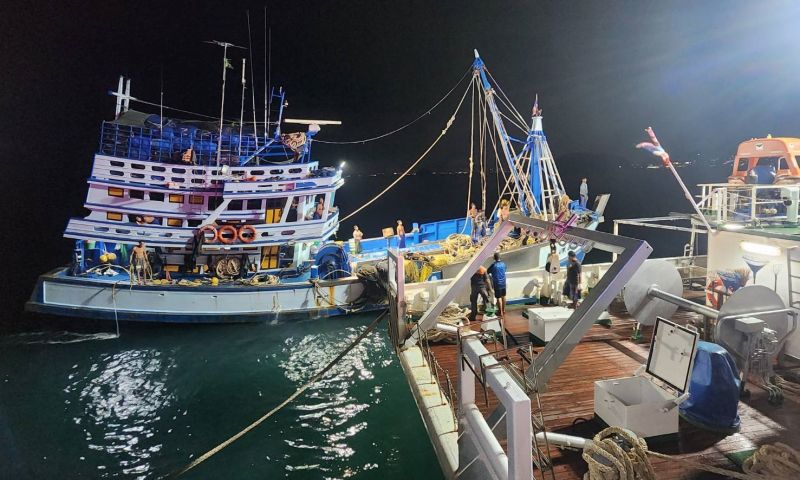 ศรชล.ภาค 3 ช่วยลูกเรือประมง โดนแบตเตอรี่ระเบิดบนเรือ