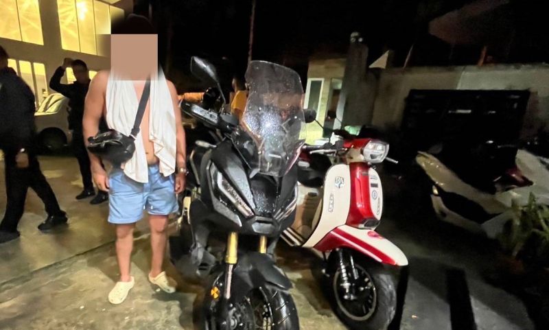 หายซ่า! หนุ่มฝรั่งเศสกร่างขี่รถเสียงดังป่วนเมืองภูเก็ต บิ๊กปูส่ง ตม.อบรมพฤติกรรม
