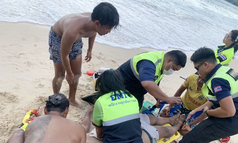 หนุ่มตกปลาบนโขดหินหาดแหลมสิงห์ คลื่นซัดจมทะเลดับ