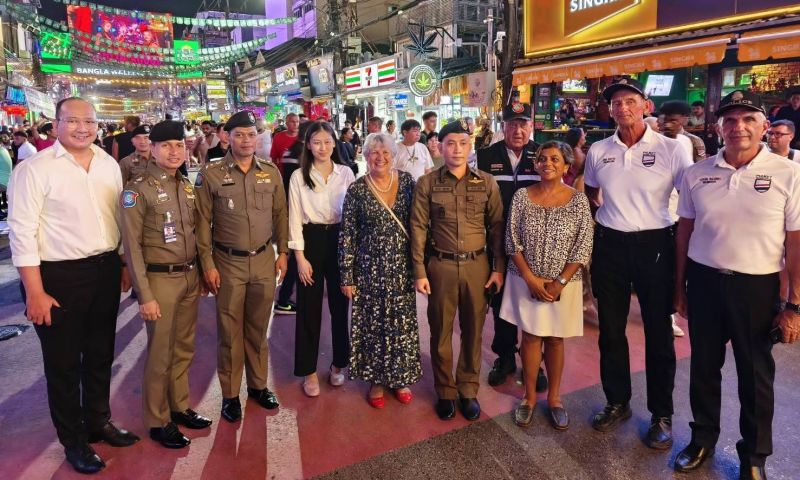 ตร.ท่องเที่ยวภูเก็ตนำเจ้าหน้าที่สถานเอกอัครราชทูต UK เยี่ยมชมชุมชนท่องเที่ยวเข้มเเข็งซอยบางลา