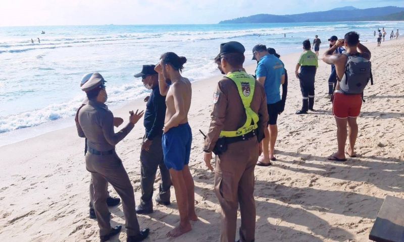 นทท.ซาอุดิอาระเบียเล่นน้ำหาดบางเทากับเพื่อน ๆ ยกมือขอความช่วยเหลือ ช่วยได้ 2 สูญหาย 1