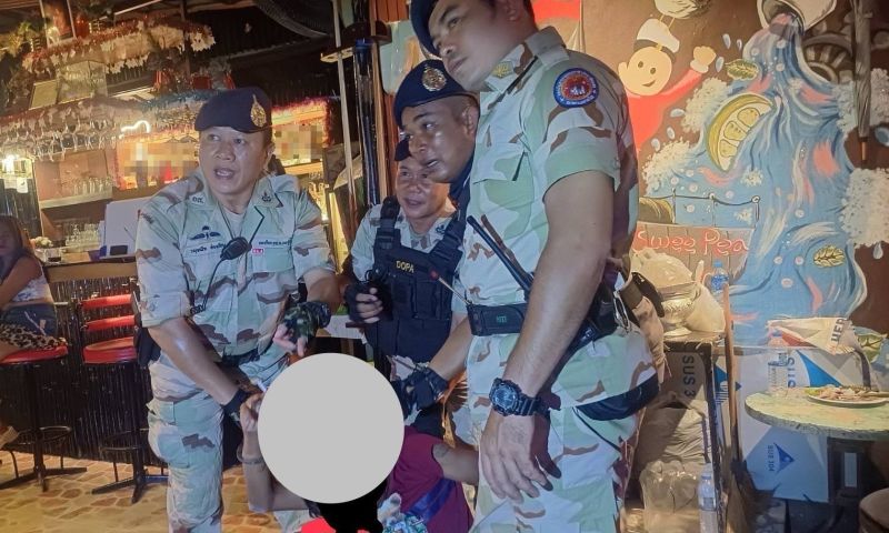 อ.กะทู้สุ่มตรวจปัสสาวะพนักงานและนักท่องเที่ยวสถานบริการกมลา พบบวก 2 จาก 23 ราย