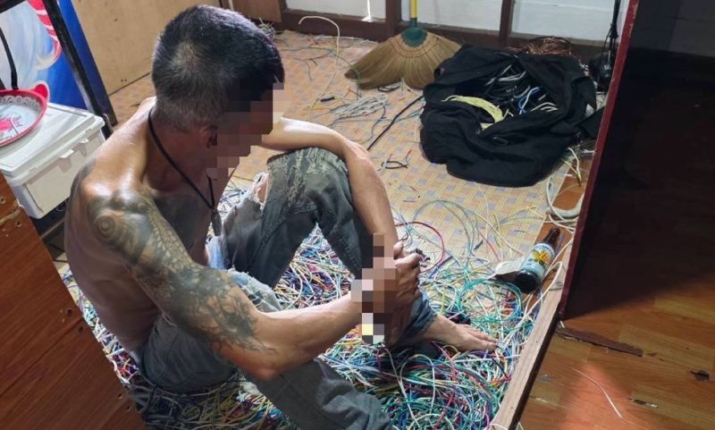 ชุดสืบเมืองรวบคาหนังคาเขาหนุ่มใหญ่ภูเก็ตนั่งปอกสายไฟคาบ้านพัก รับทำมาหลายครั้ง
