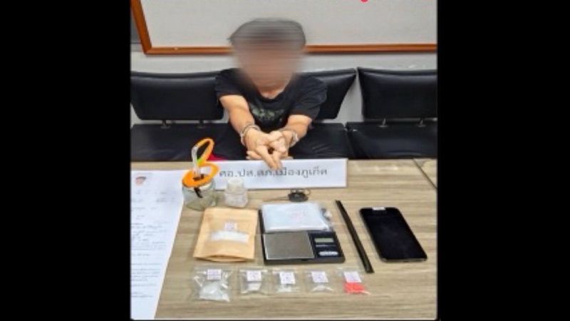 พ่อค้ายาหนุ่มพังงาโดนรวบพร้อมยาไอซ์-ยาบ้า ตำรวจเมืองภูเก็ตยึดรถตรวจสอบ