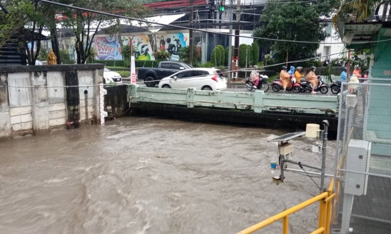 น้ำในคลองบางใหญ่ 2.8 ม. เตือนประชาชนริมคลองในเขตเทศบาลนครติดตามใกล้ชิด