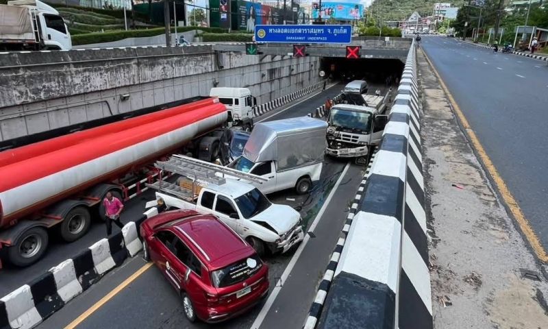 รถบรรทุกเสาเข็มประมาทรับ ‘เบรกไม่อยู่’ ต้นเหตุชนระเนระนาดในอุโมงค์แยกดาราสมุทร