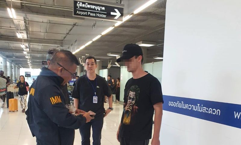 รวบแล้วหนุ่มรัสเซียโชว์ลีลารักท้ายกระบะ เสนอ ตม. เพิกถอนวีซ่า-ห้ามเข้าไทย