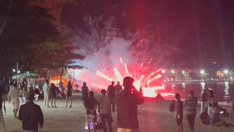ตร.เร่งล่าตัวคนจุดพลุระเบิดหน้าหาดป่าตอง ทำให้ได้รับบาดเจ็บเล็กน้อย 1 ราย