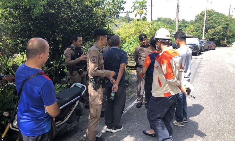 ตร.วิชิตเข้าเคลียร์ชาวบ้านนำรถปิดทางเข้าออกบริษัทหลังทะเลาะ รปภ.เรื่องหมวกกันน็อค