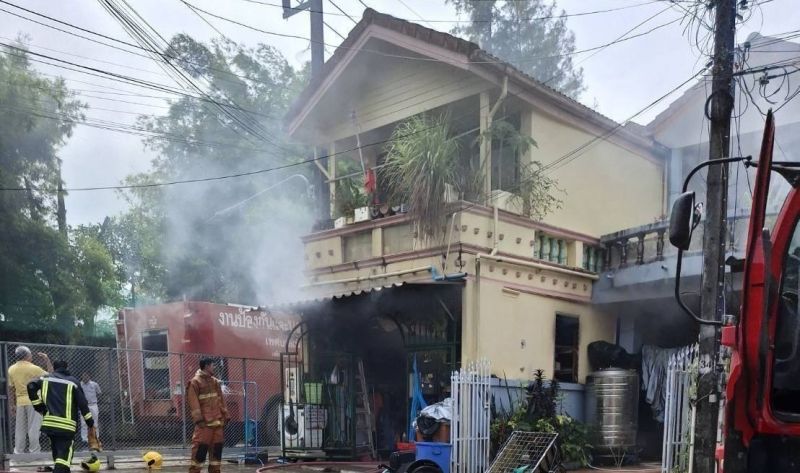 ไฟไหม้บ้านชั้นล่างพื้นที่กะทู้ ขณะเจ้าของบ้านทำงานในป่าตอง