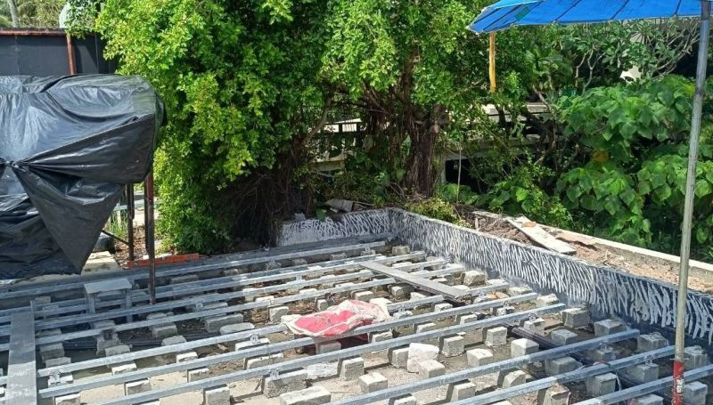 คนงานก่อสร้างโดนไฟช็อตเสียชีวิตขณะสกัดปูนข้างสระน้ำโรงแรมในกะรน