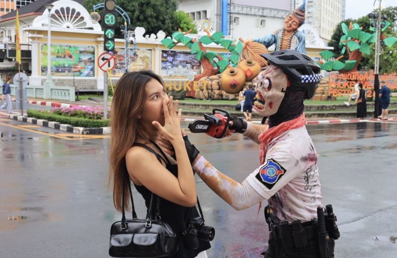 ตร.ทท.ภูเก็ตแต่งชุดผี เพิ่มสีสันวันฮาโลวีน