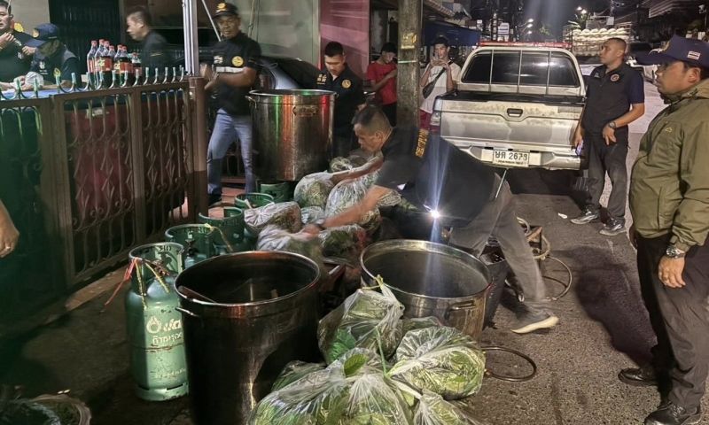 อ.ถลางบุกจับร้านขายน้ำกระท่อม ห่างจากโรงเรียนไม่ถึง 1 กม.
