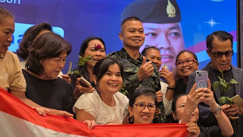 ชาวภูเก็ตแห่ต้อนรับแม่ทัพกุ้ง บรรยาย “Thai DNA หัวใจเพื่อแผ่นดิน” 