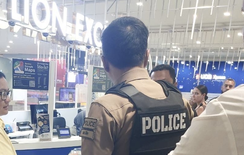ควบคุมตัวหญิงชาวจีนใช้เงิน 100$ แลกร้านแต่ไม่ผ่านเครื่องกว่า 49 ใบ