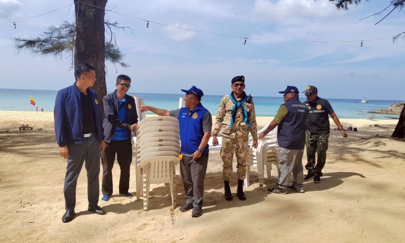 อ.ถลางจัดระเบียบหาดสุรินทร์ จับบุกรุกวางร่มเตียง เฝ้าระวังไม่ให้ก่อความเดือดร้อนรำคาญ