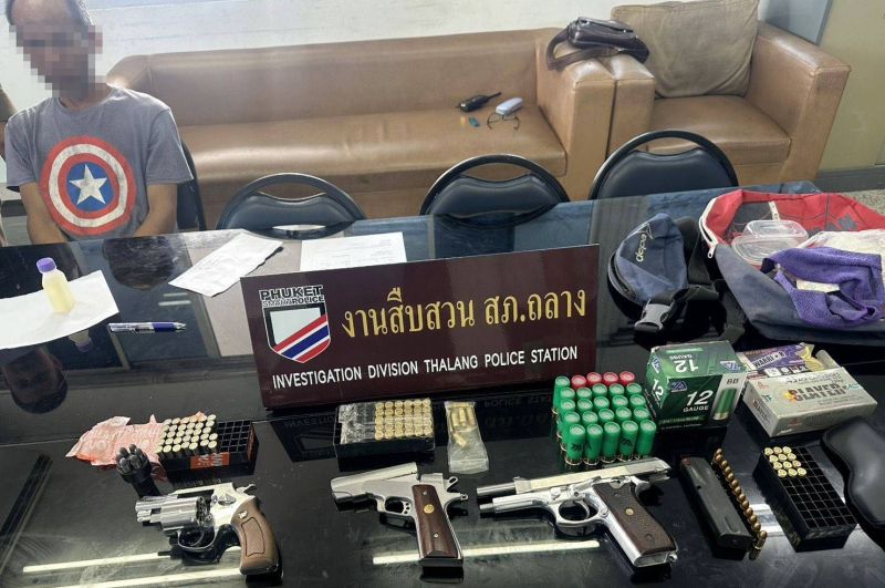 ลูกสุดทน พ่อเมากร่างยิงปืนขึ้นฟ้าก่อนยิงแม่เจ็บ ตร.บุกรวบพบปืนหลายกระบอกพร้อมกระสุน