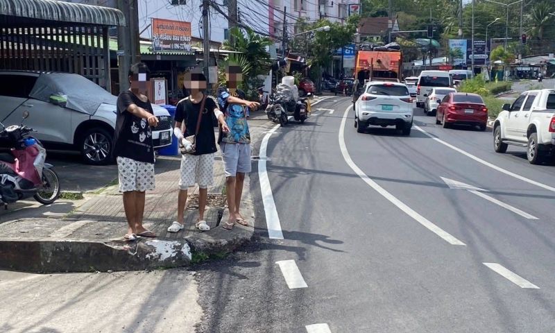 กลุ่มวัยรุ่นขว้างประทัดใช้มีดขู่ รถล้มเจ็บ เจอกันอีกที่ปั๊มชักอาวุธคล้ายปืนโชว์