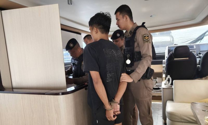 สองหนุ่มเมียนมาร่วมวงดื่มยามเช้าในเรือยอช์ท 60 ฟุต เกิดเรื่องทะเลาะ คว้ามีดแทง