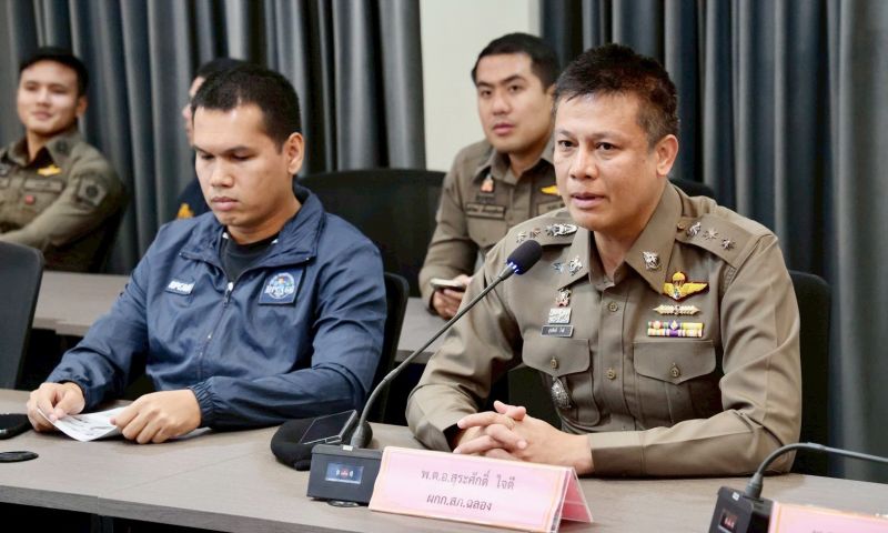 ตร.ฉลองรวบแก๊งต้มตุ๋น อ้างเป็นเจ้าหน้าที่รับเงินบริจาคช่วยเหลือ จนท.สงครามแนวหน้า